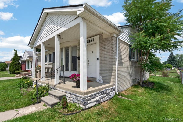 18181 BUCKHANNON ST, ROSEVILLE, MI 48066 - Image 678cd784d031c721bf730027d8d76074/112135880