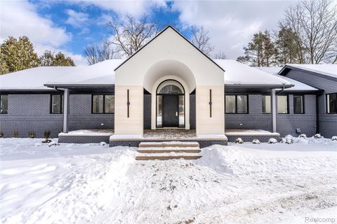 22959 Bristol Court Bingham Farms Village MI 48025