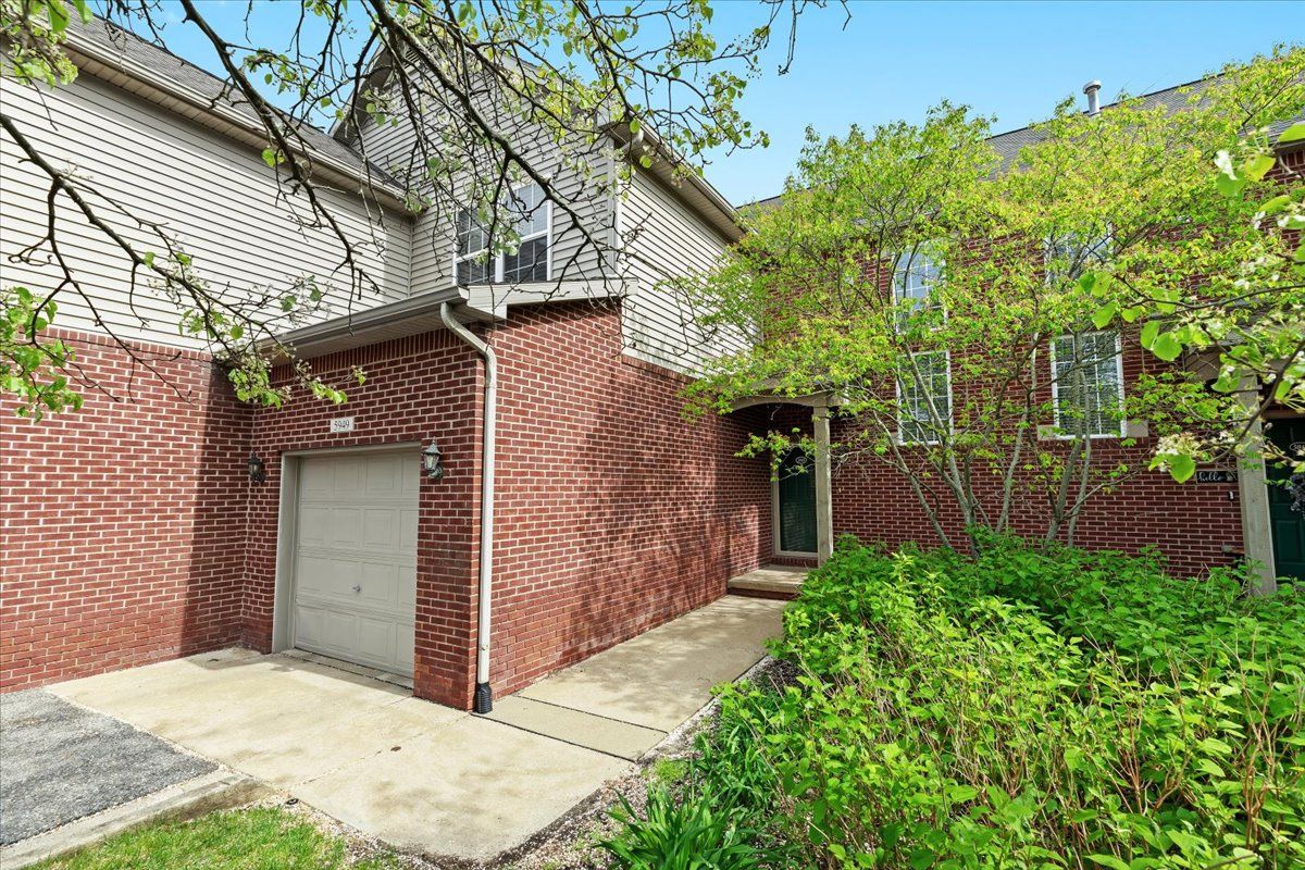 5949 HIGH POINT COURT