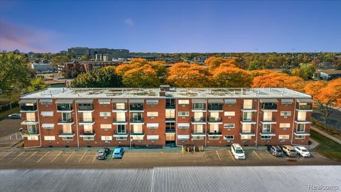 2915 W 13 Mile Road 407 Royal Oak City MI 48073