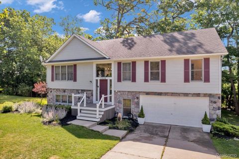 1522 Oregon Court Waterford Charter Township MI 48327