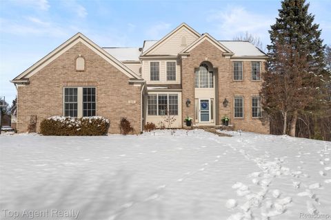 Photo of 668 Berridge Circle, Lake Orion Village, MI 48360 (MLS # 20251058875)