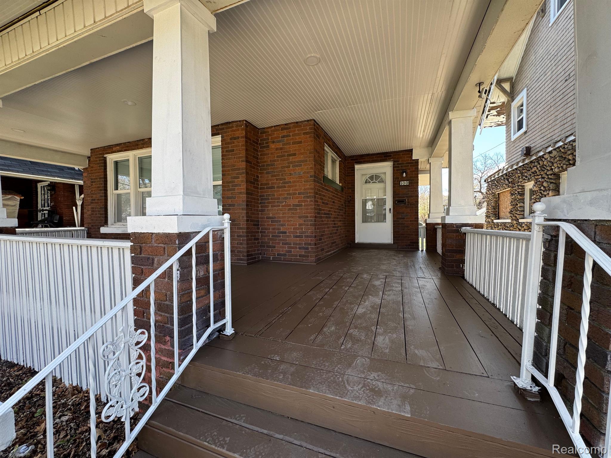 100 MASSACHUSETTS Street