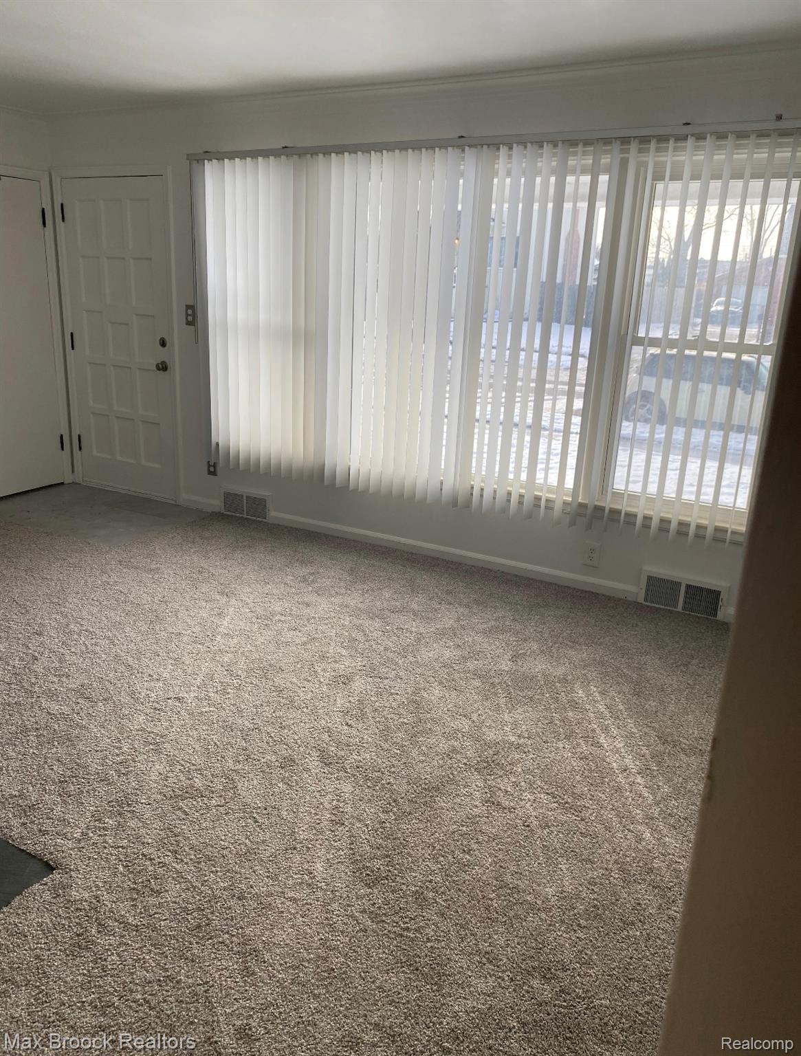 15835 Deerfield Avenue