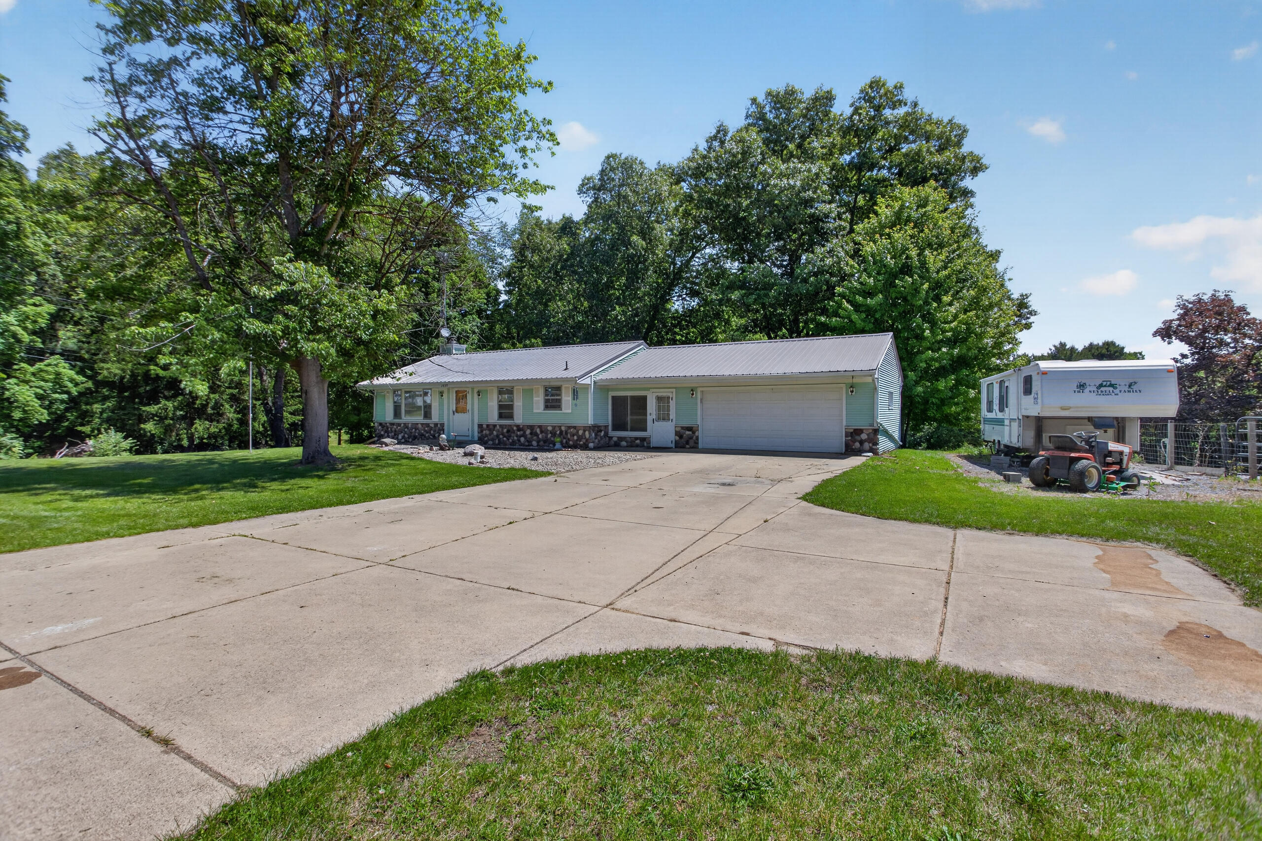 2695 Gilletts Lake Road