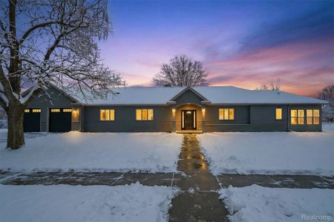 21527 Parke Lane Grosse Ile Township MI 48138