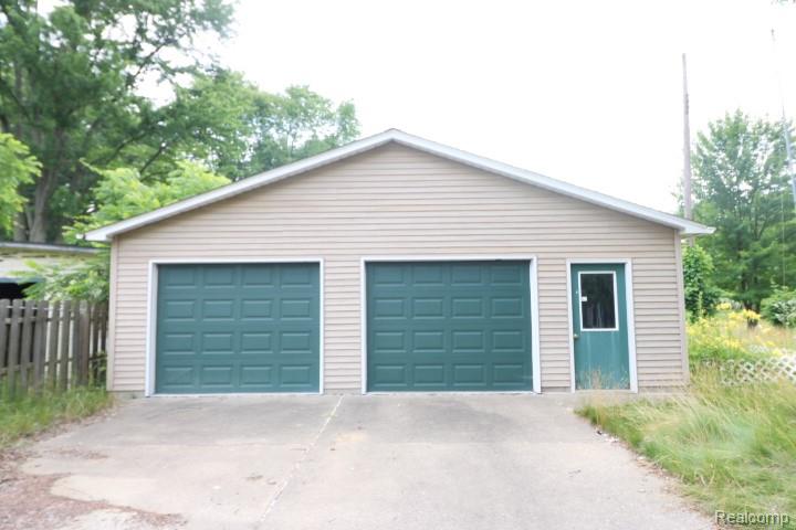 6048 N Lapeer Road