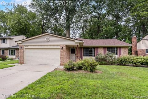 Photo of 2220 Michele Drive, Troy City, MI 48085 (MLS # 20251017566) Photo of 2220 Michele Drive, Troy City, MI 48085 (MLS # 20251017566)