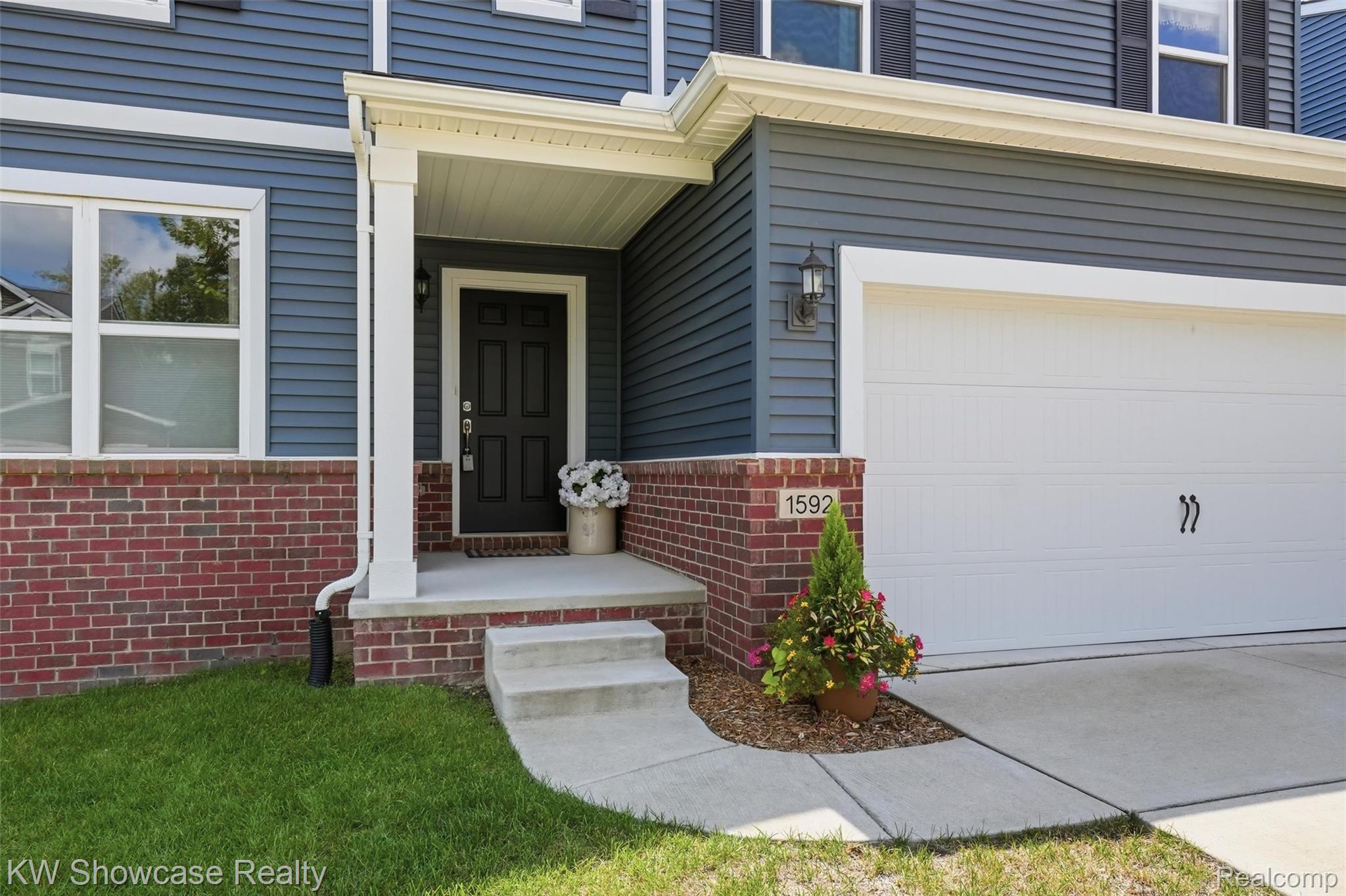 1592 Beachwood Drive
