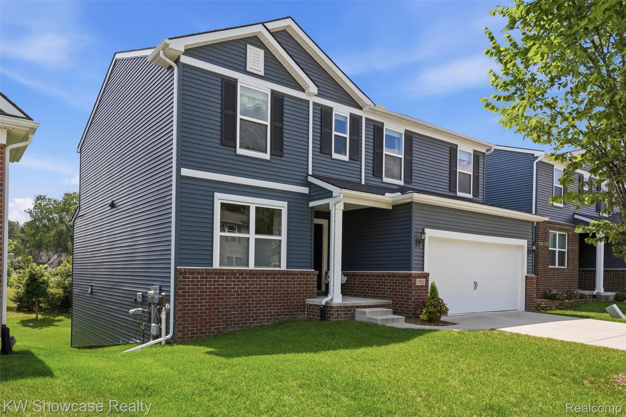 1592 Beachwood Drive
