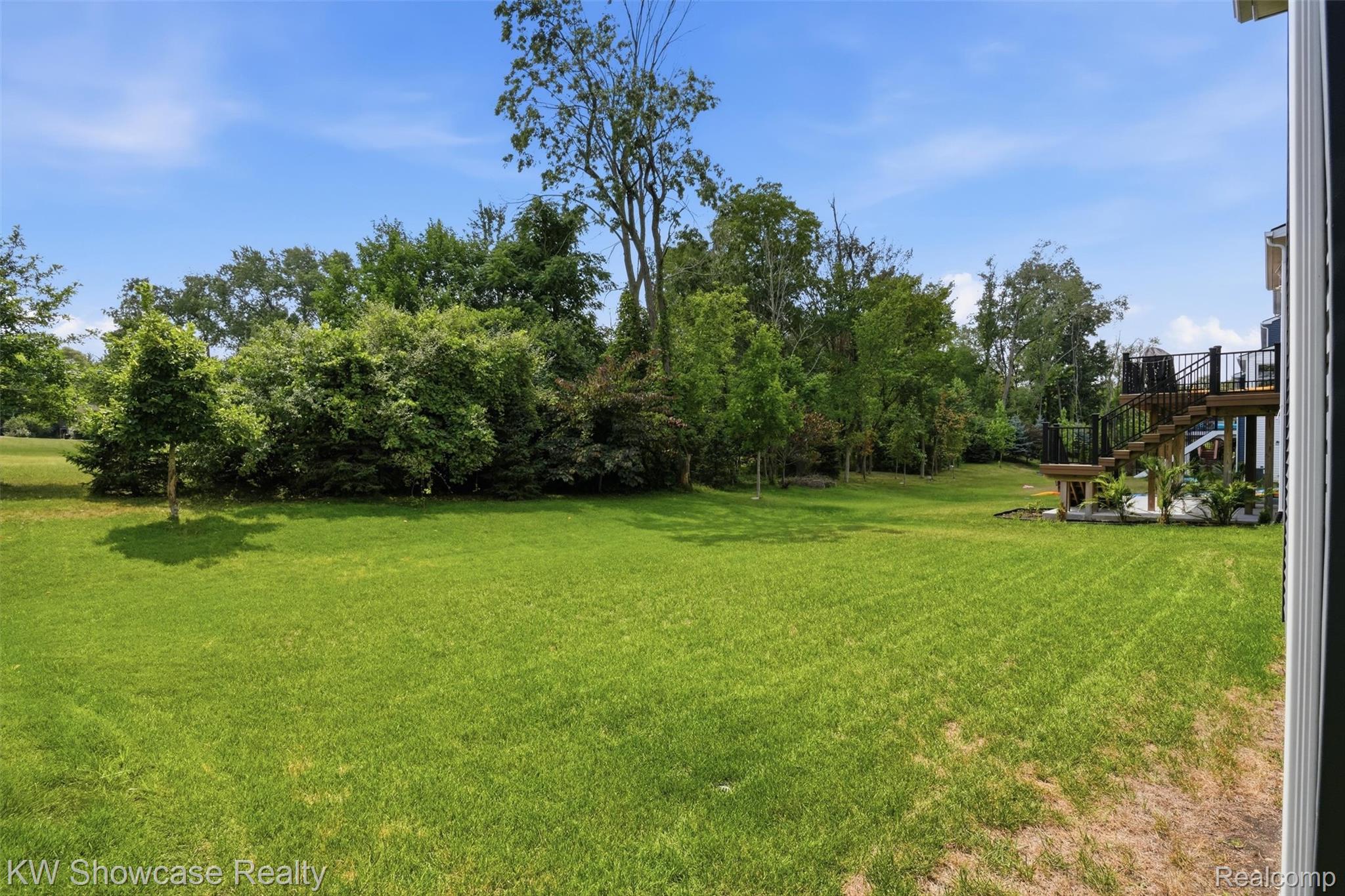 1592 Beachwood Drive