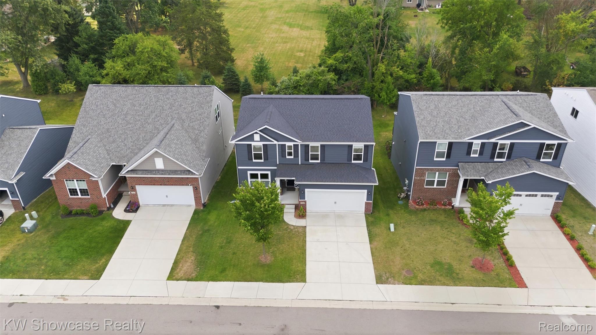 1592 Beachwood Drive