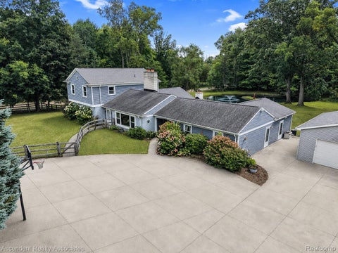 Photo of 6157 Blue Beech Court, Rochester Hills City, MI 48306 (MLS # 20261064228)