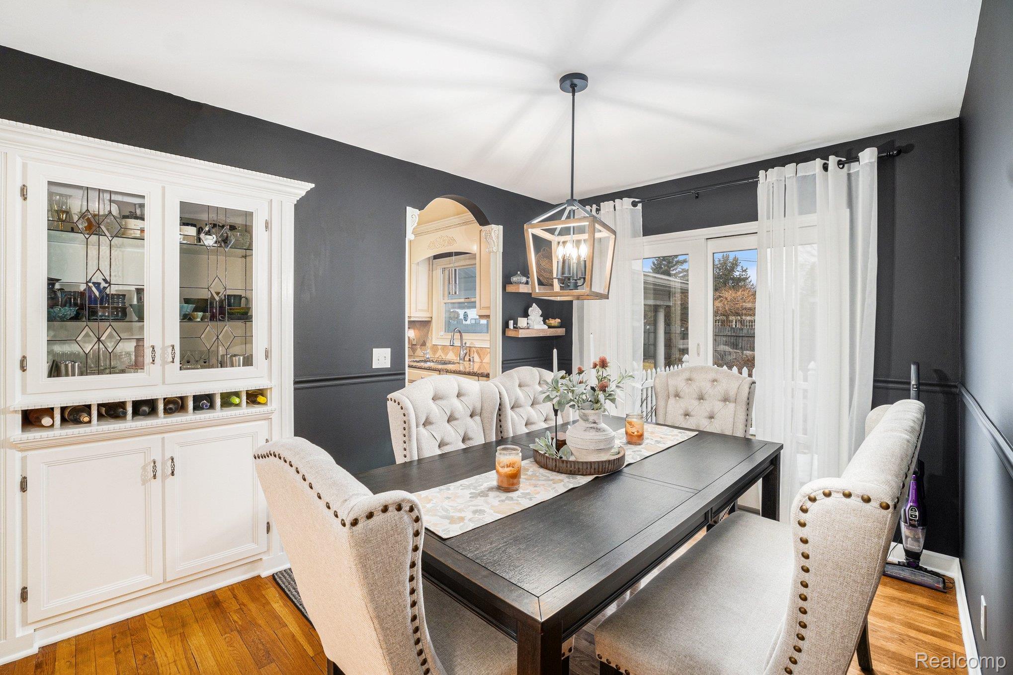 4361 Crestknoll Drive