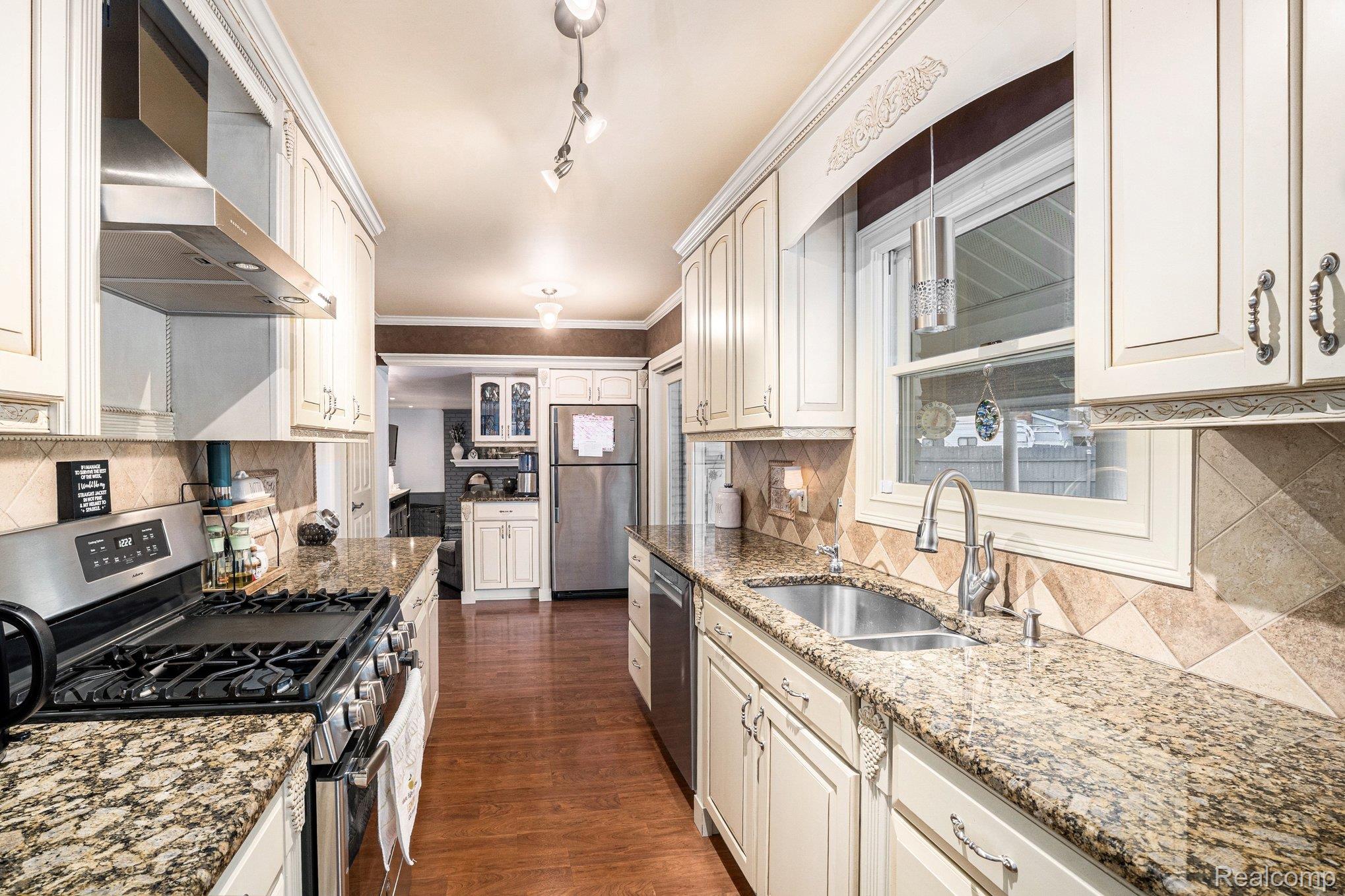 4361 Crestknoll Drive