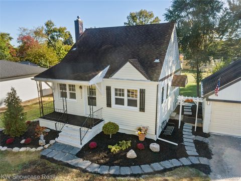 20352 Beatrice Street Livonia City MI 48152