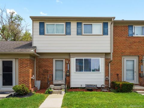 25630 Salem Roseville City MI 48066