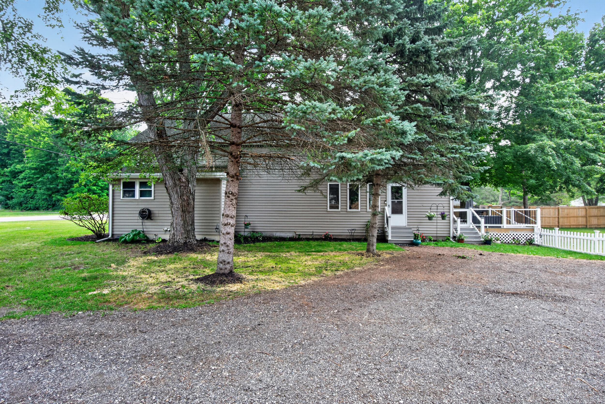 1113 Napoleon Road