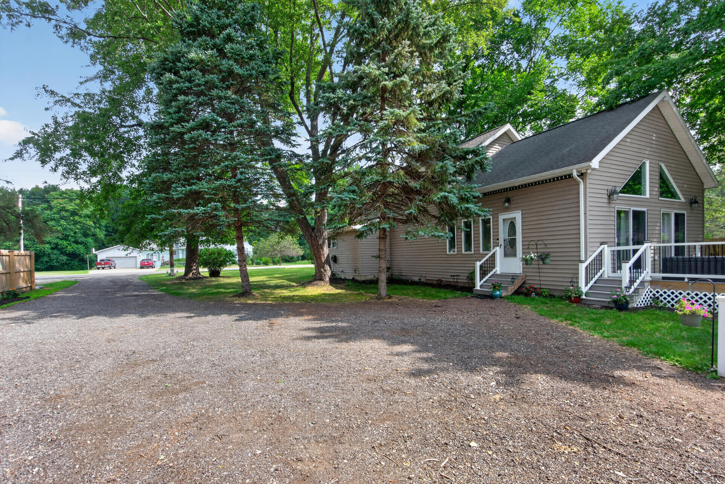 1113 Napoleon Road