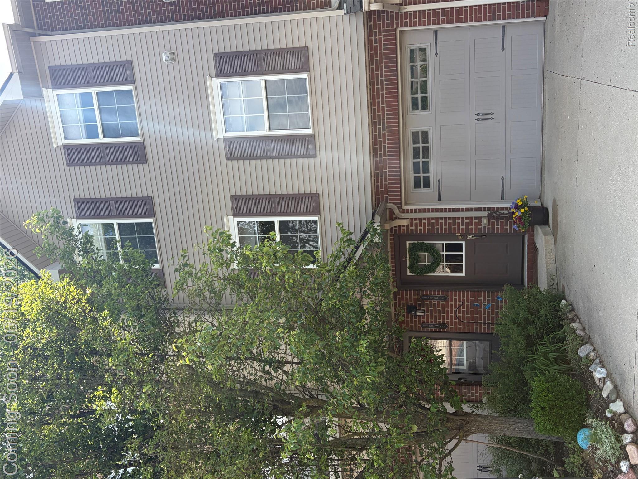 1604 Pinecroft Lane
