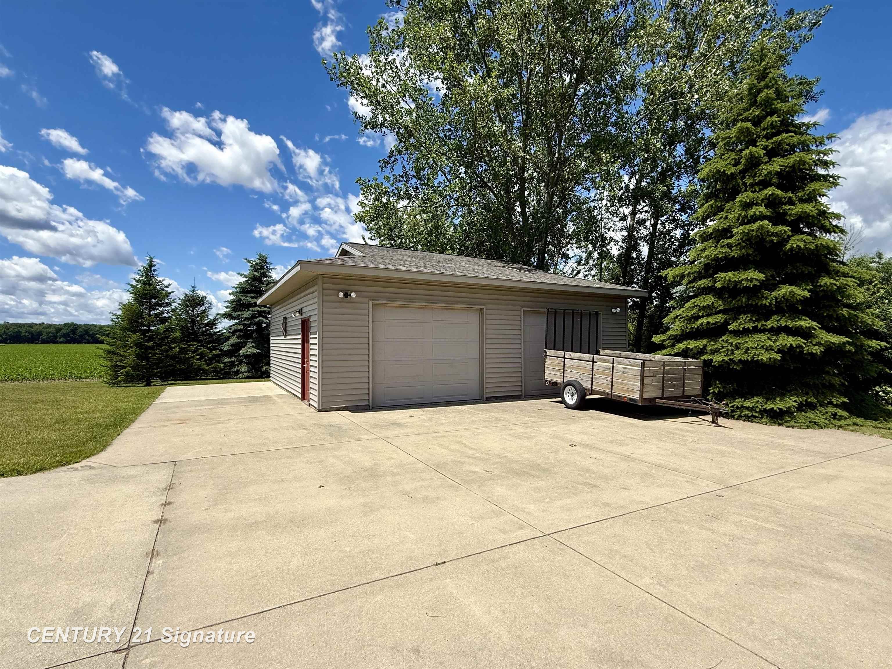 5689 Lawndale Road
