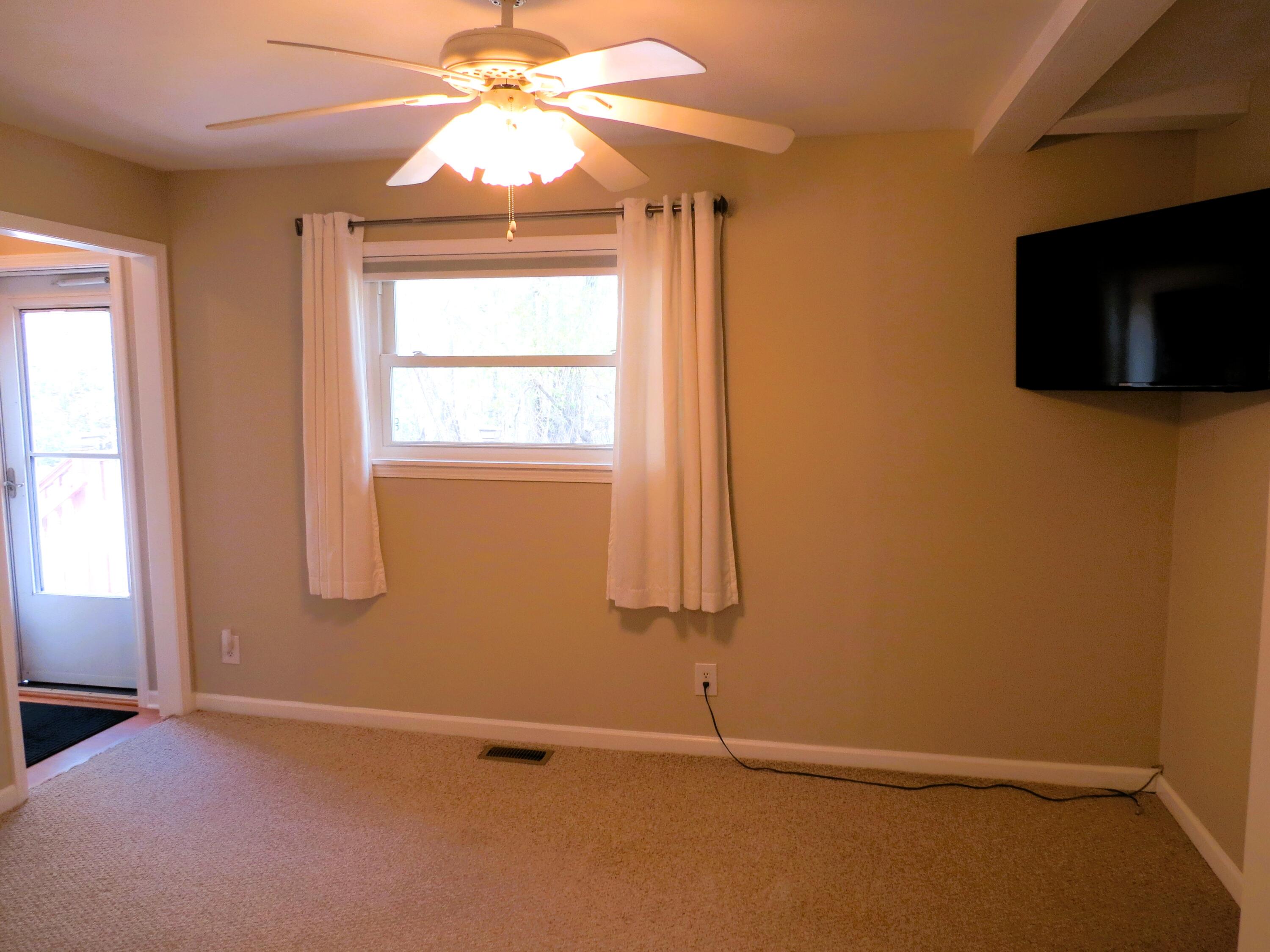 8672 Creston