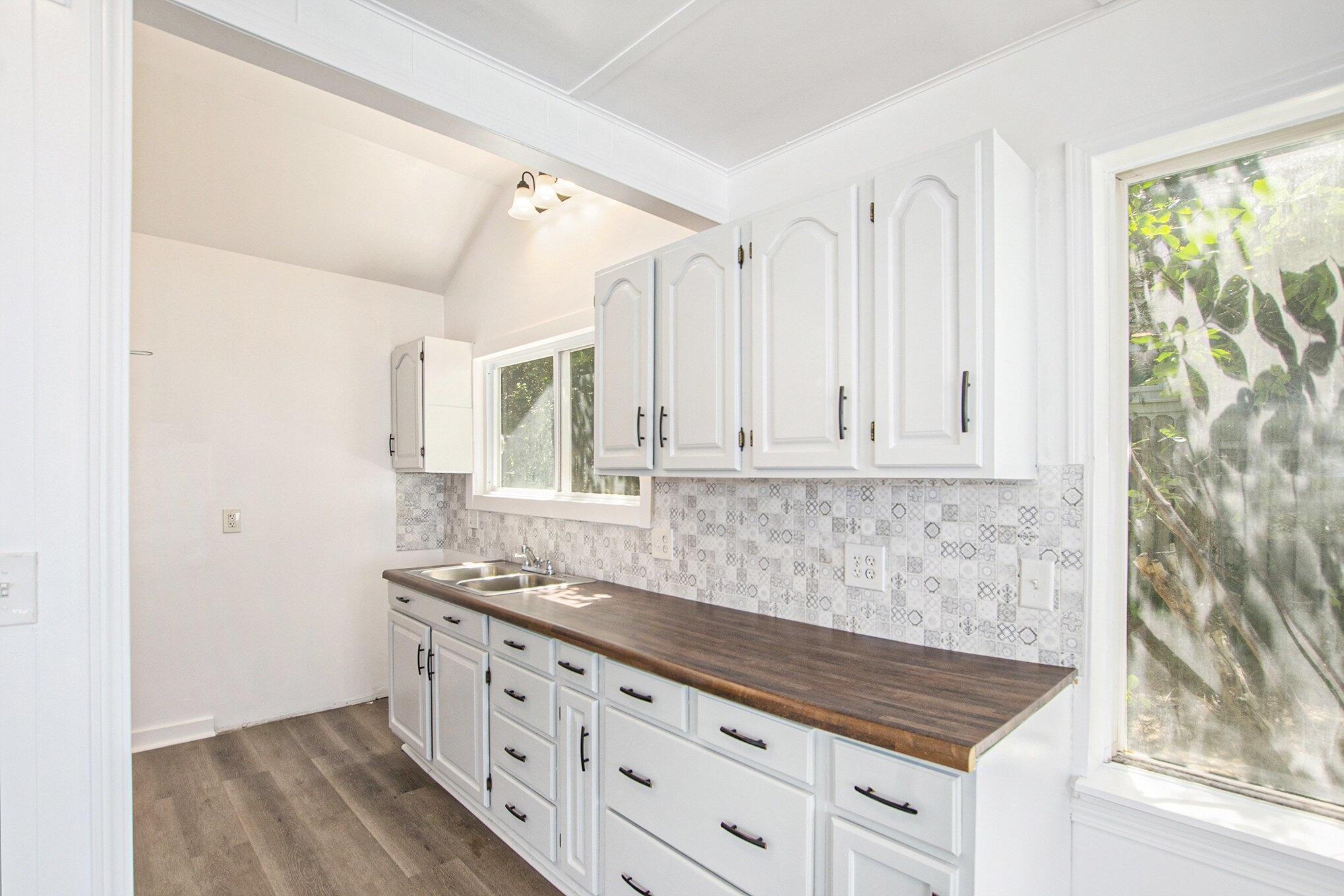 10589 Lakeshore Drive