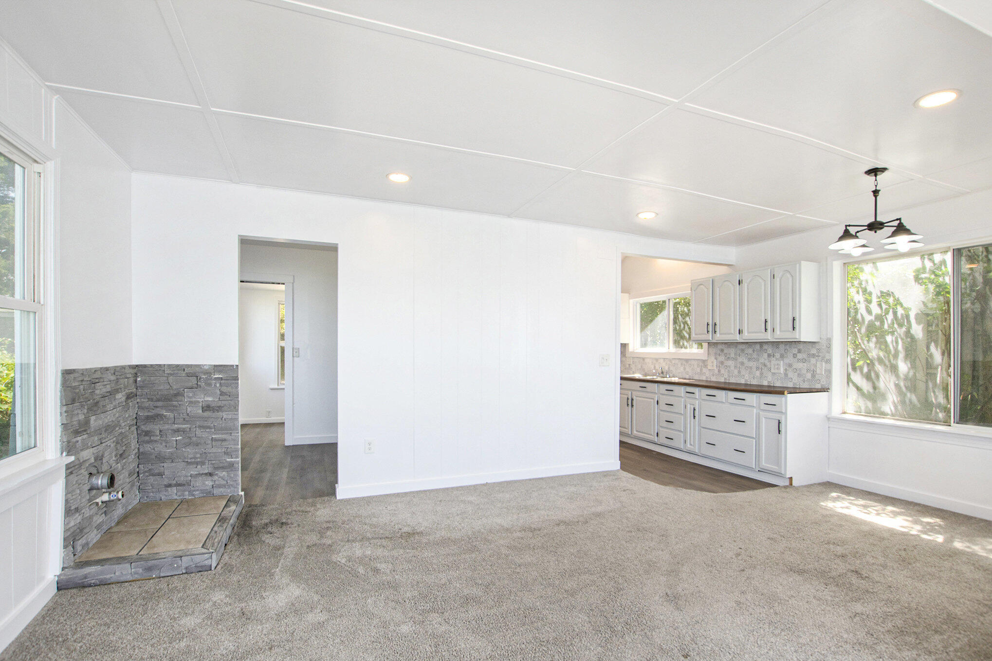 10589 Lakeshore Drive