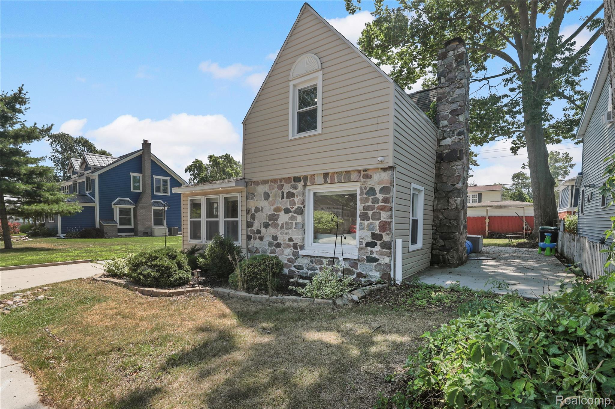 3051 Elmwood Drive