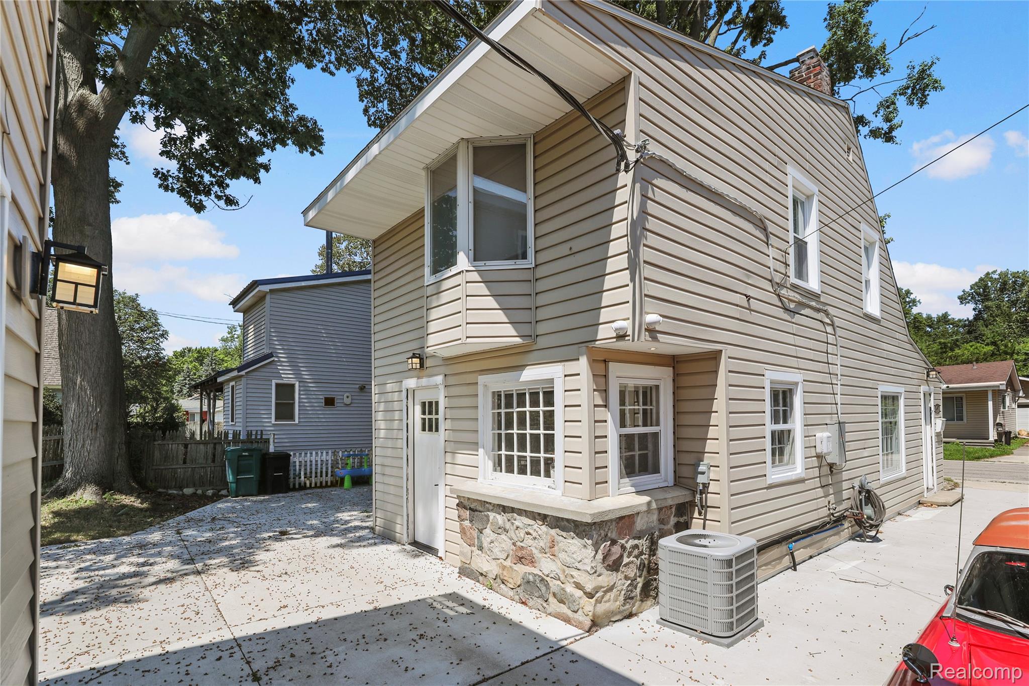 3051 Elmwood Drive