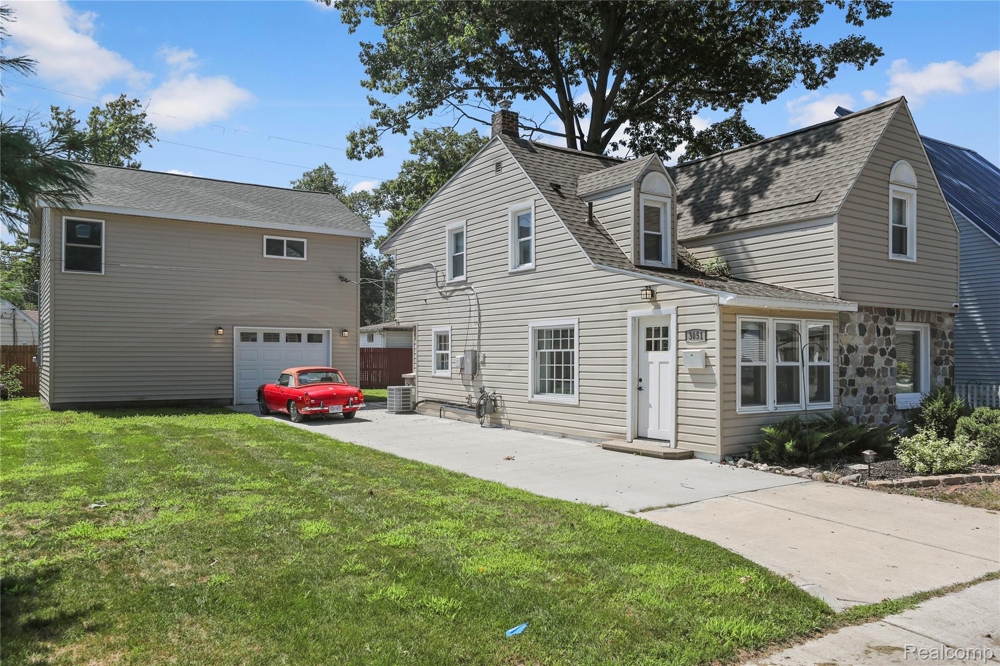 3051 Elmwood Drive