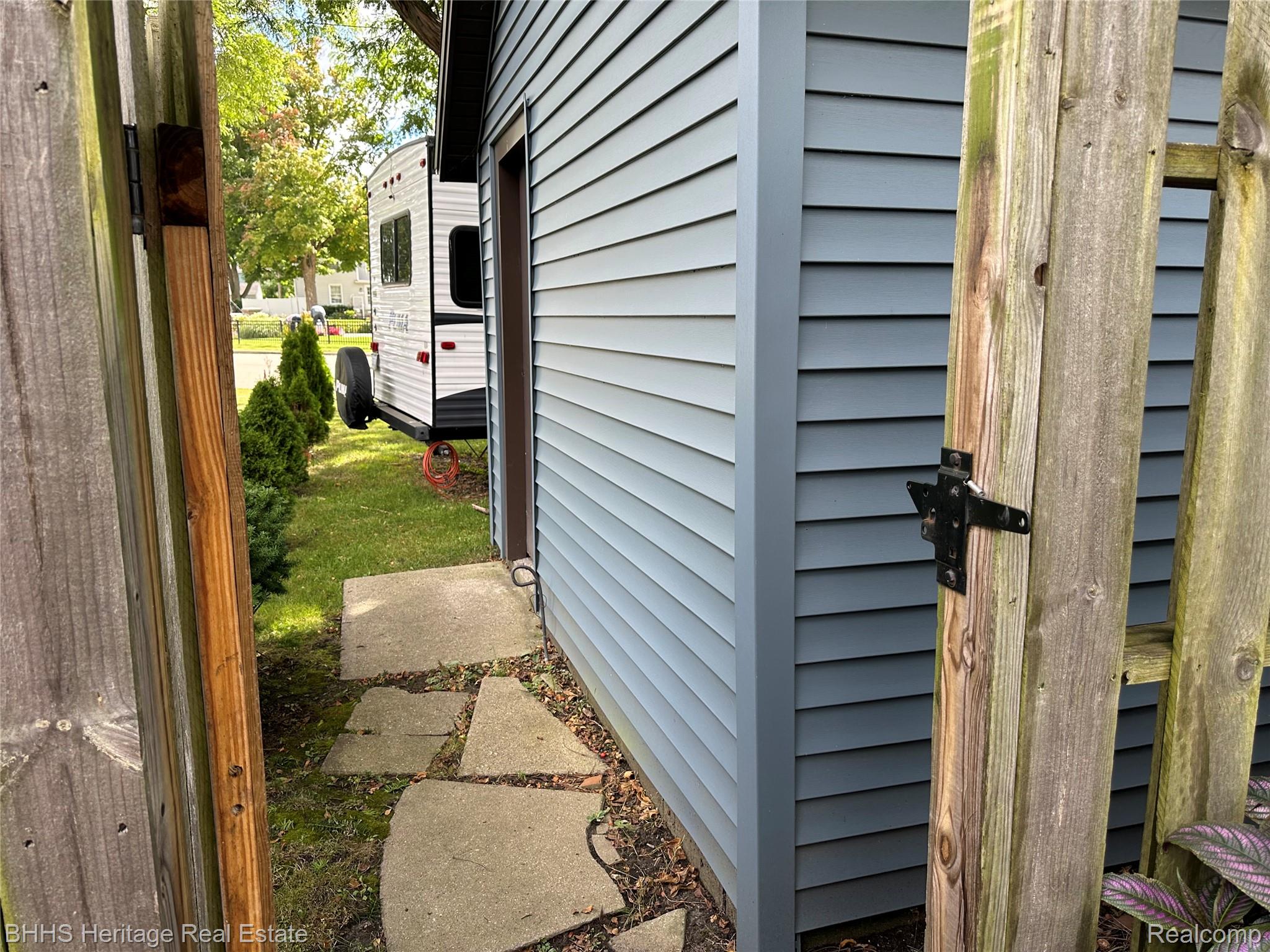 Durand City, Michigan 48429, United States, 4 Bedrooms Bedrooms, ,2 BathroomsBathrooms,Residential,Pending,200269