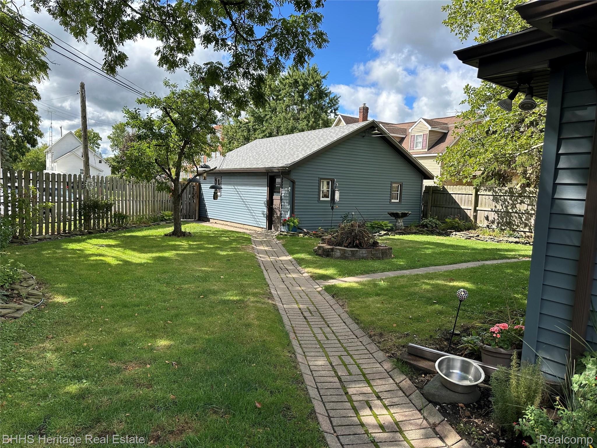 Durand City, Michigan 48429, United States, 4 Bedrooms Bedrooms, ,2 BathroomsBathrooms,Residential,Pending,200269