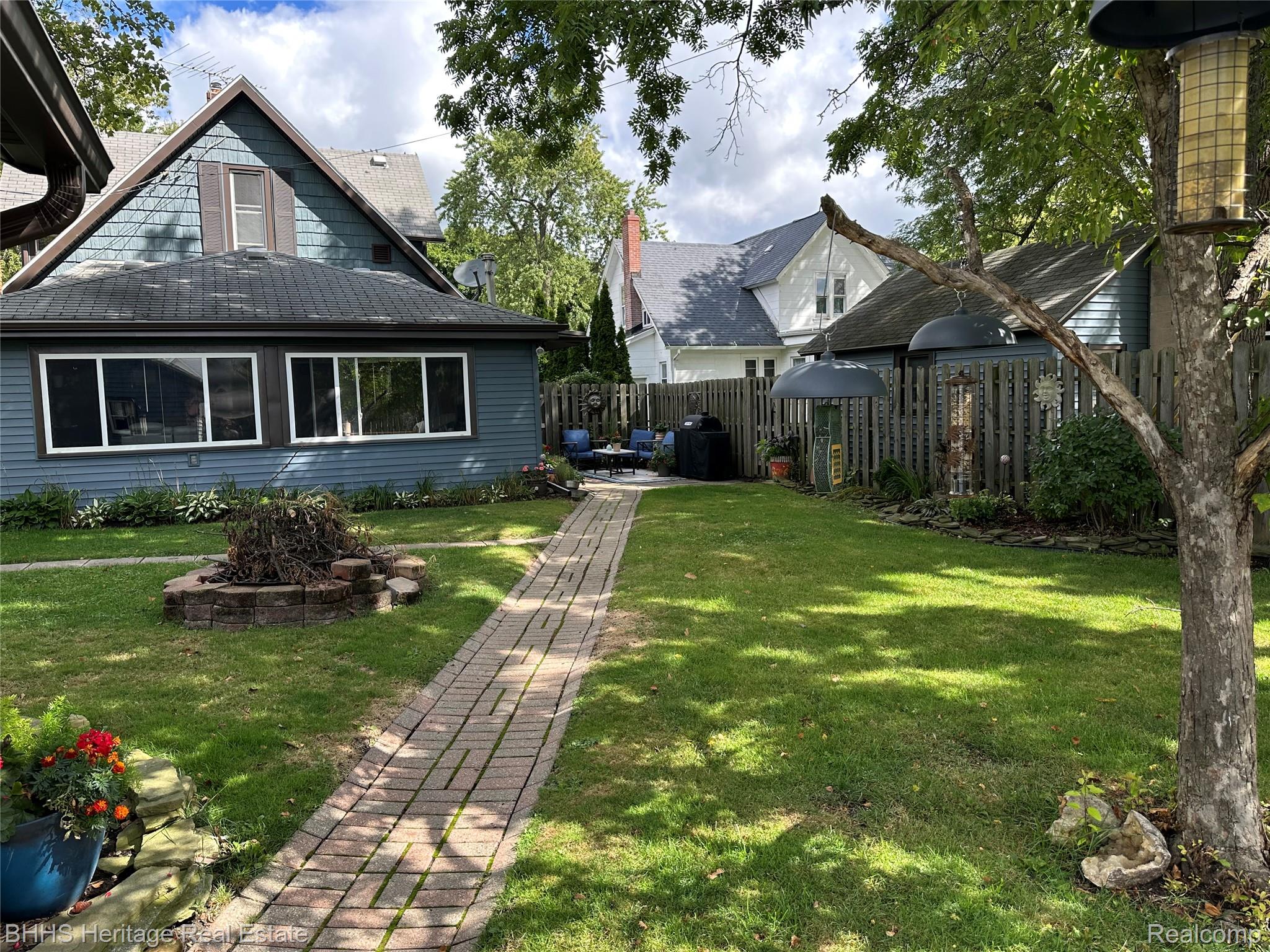 Durand City, Michigan 48429, United States, 4 Bedrooms Bedrooms, ,2 BathroomsBathrooms,Residential,Pending,200269