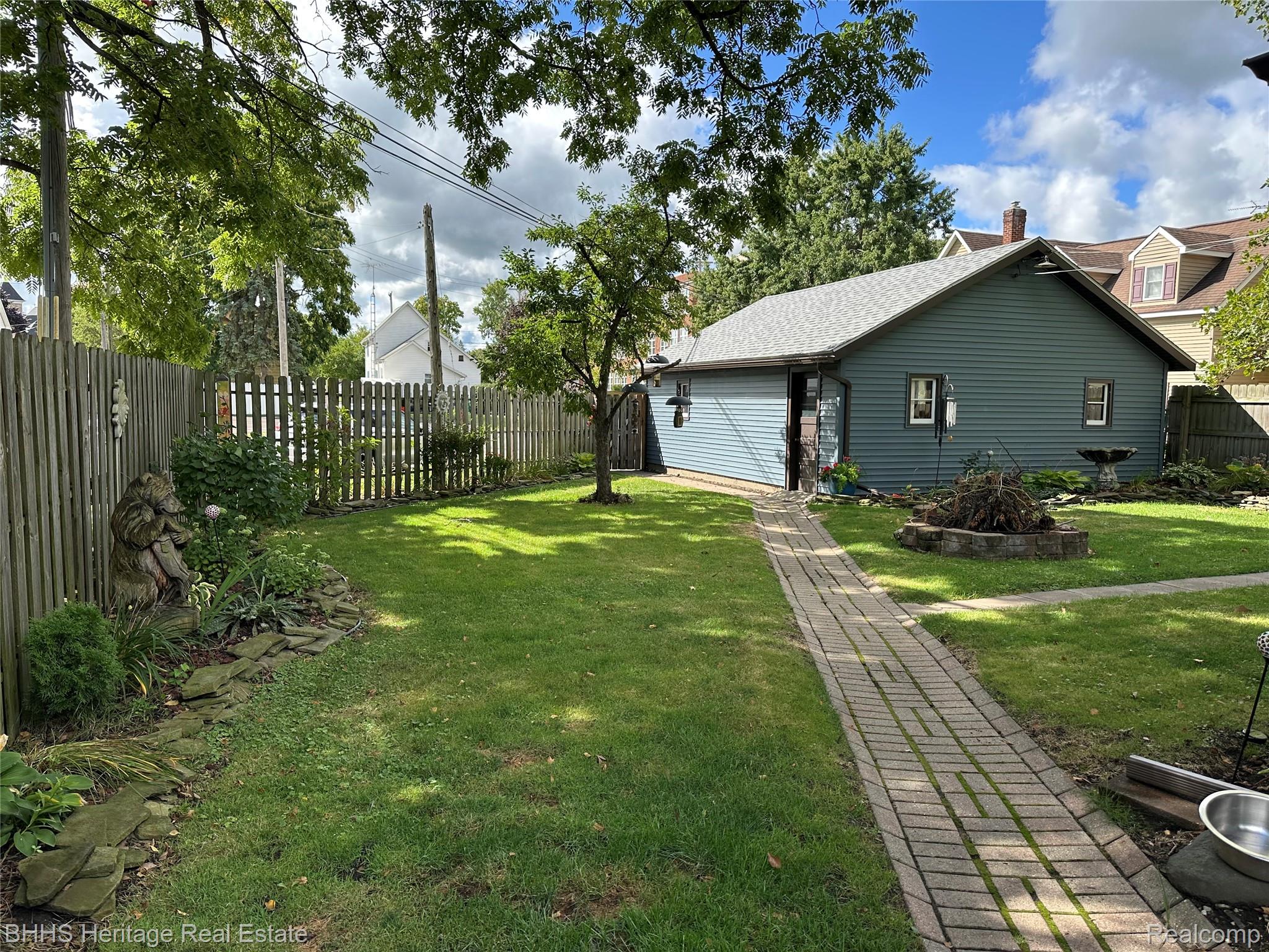 Durand City, Michigan 48429, United States, 4 Bedrooms Bedrooms, ,2 BathroomsBathrooms,Residential,Pending,200269