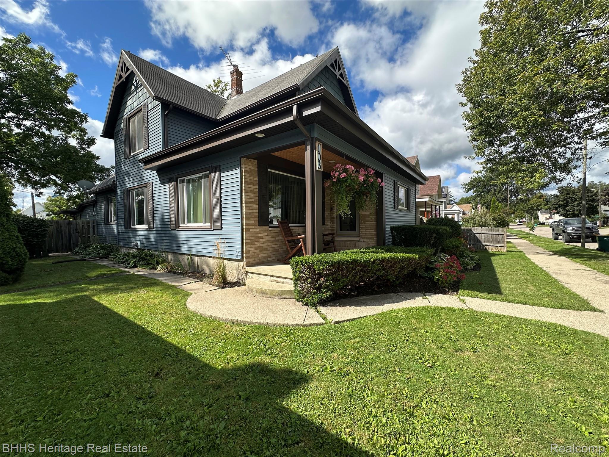 103 W Oakland Street W
