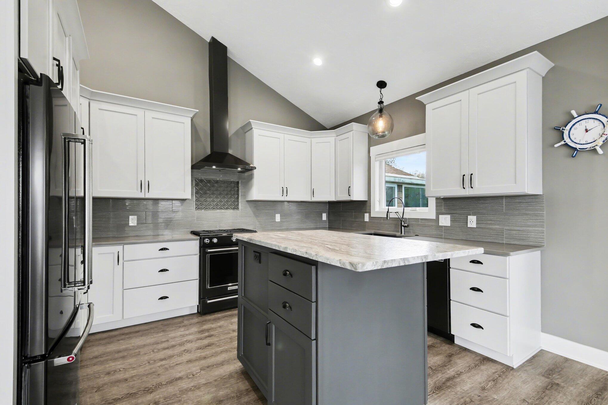 6747 Kitson Drive NE