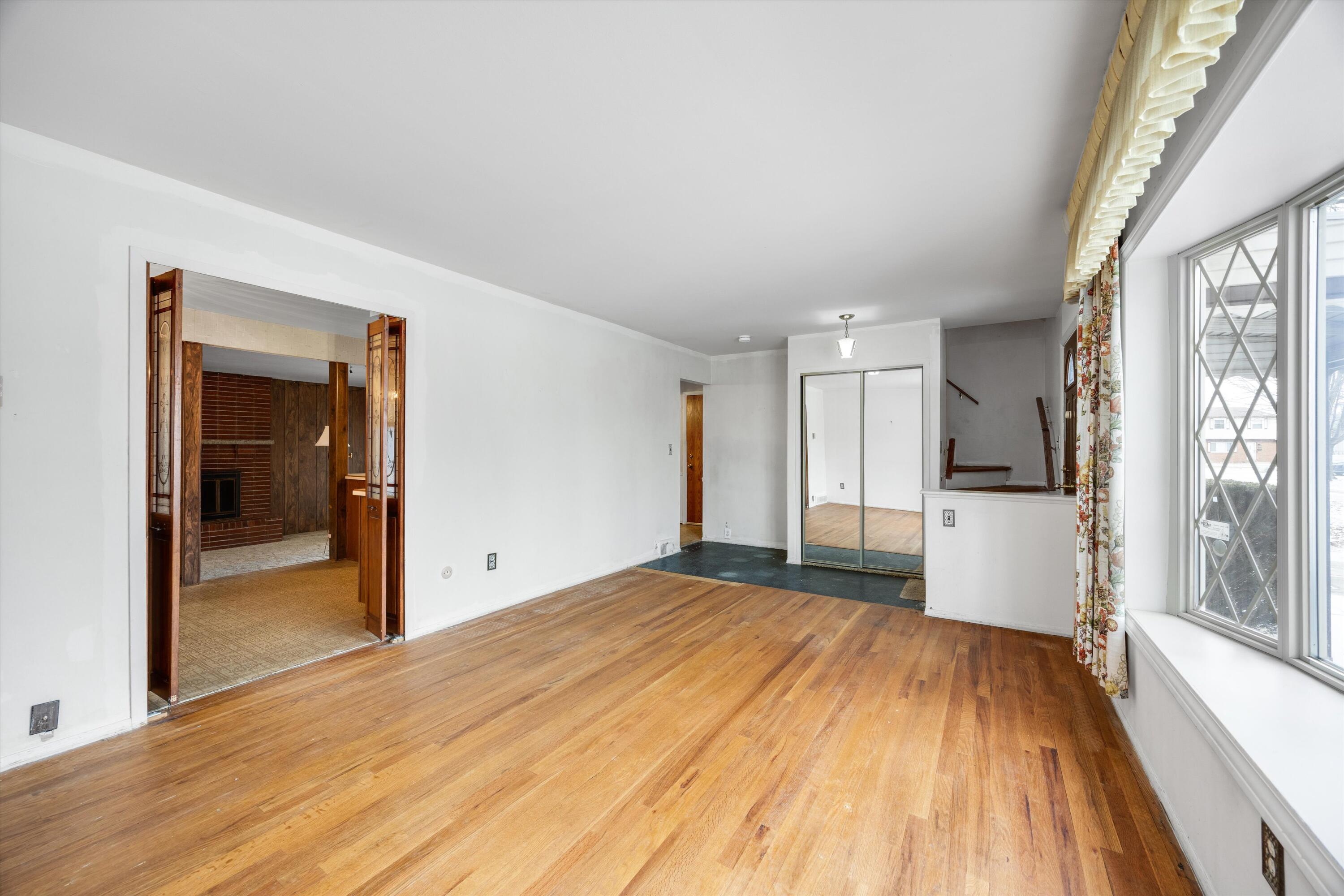 38240 Tottenham Road