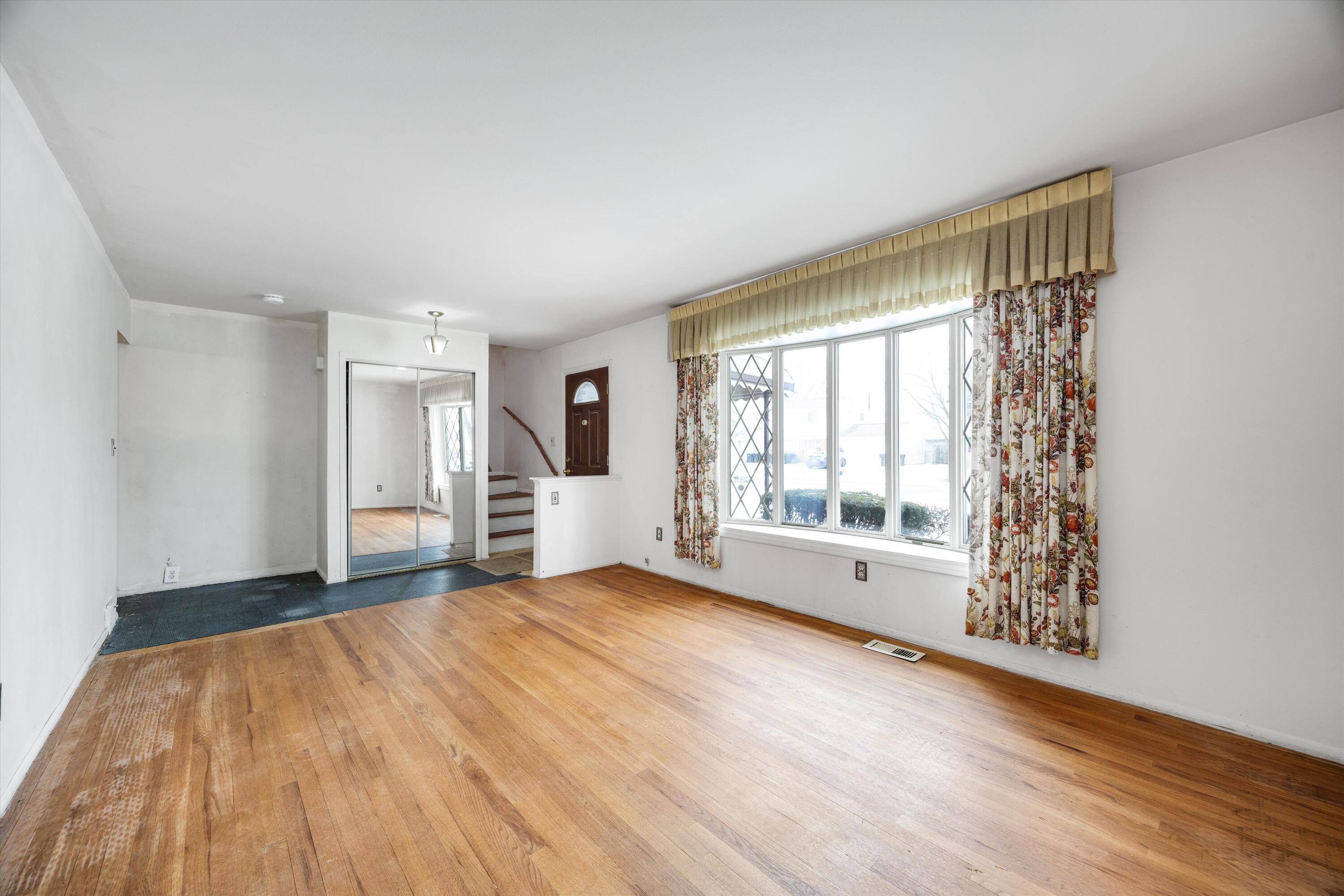 38240 Tottenham Road