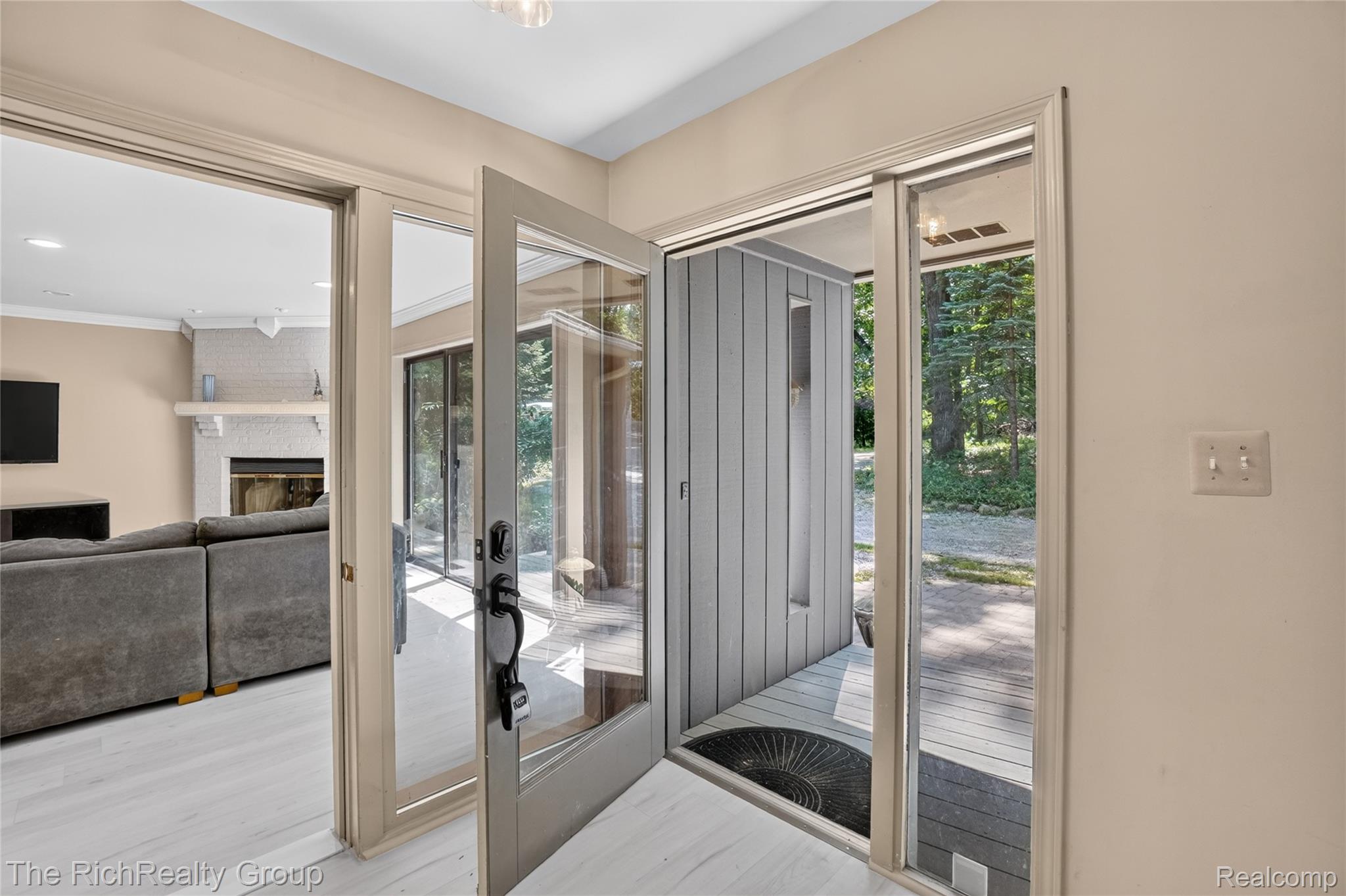 2300 Stoney Bluff