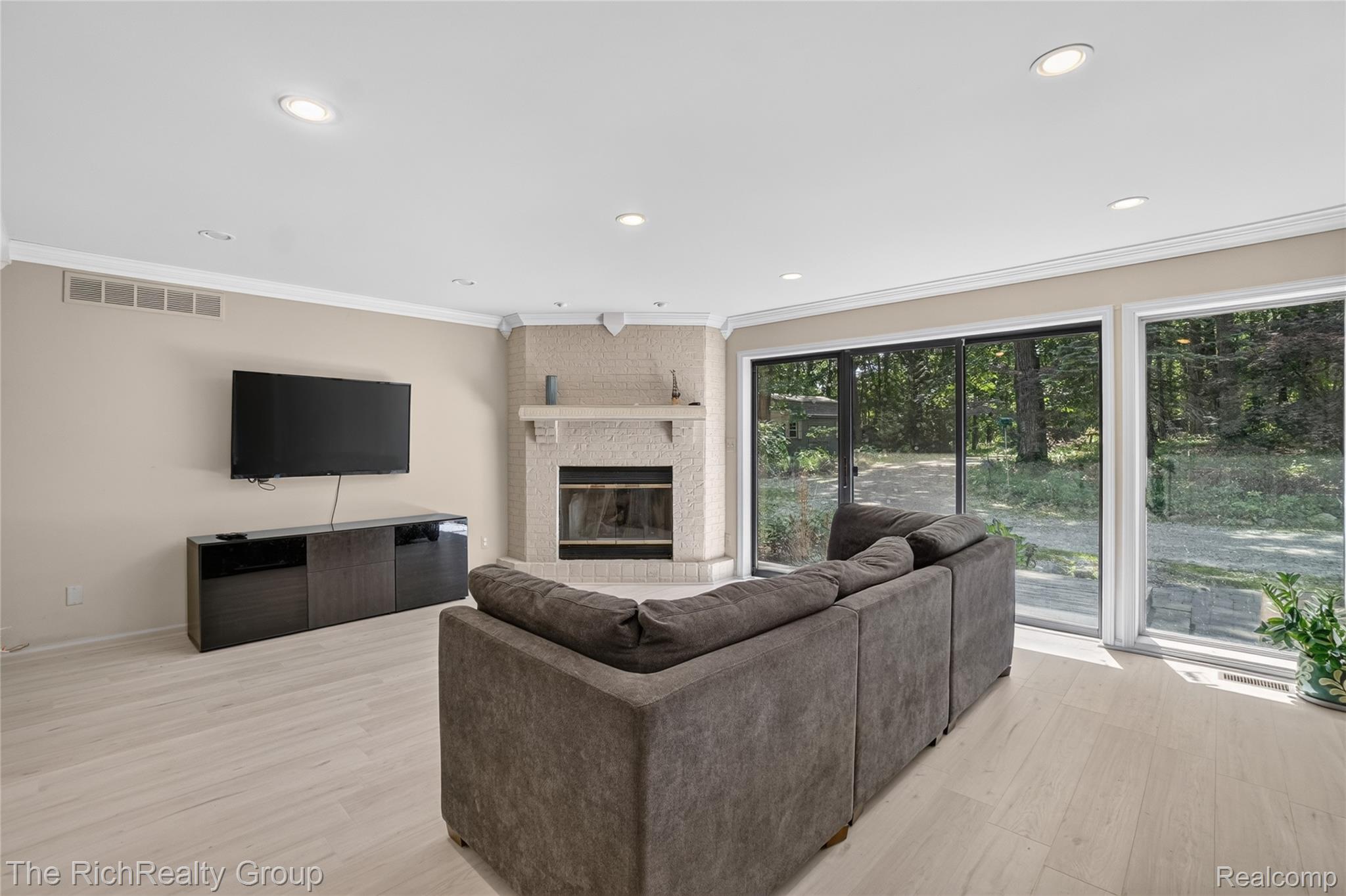 2300 Stoney Bluff
