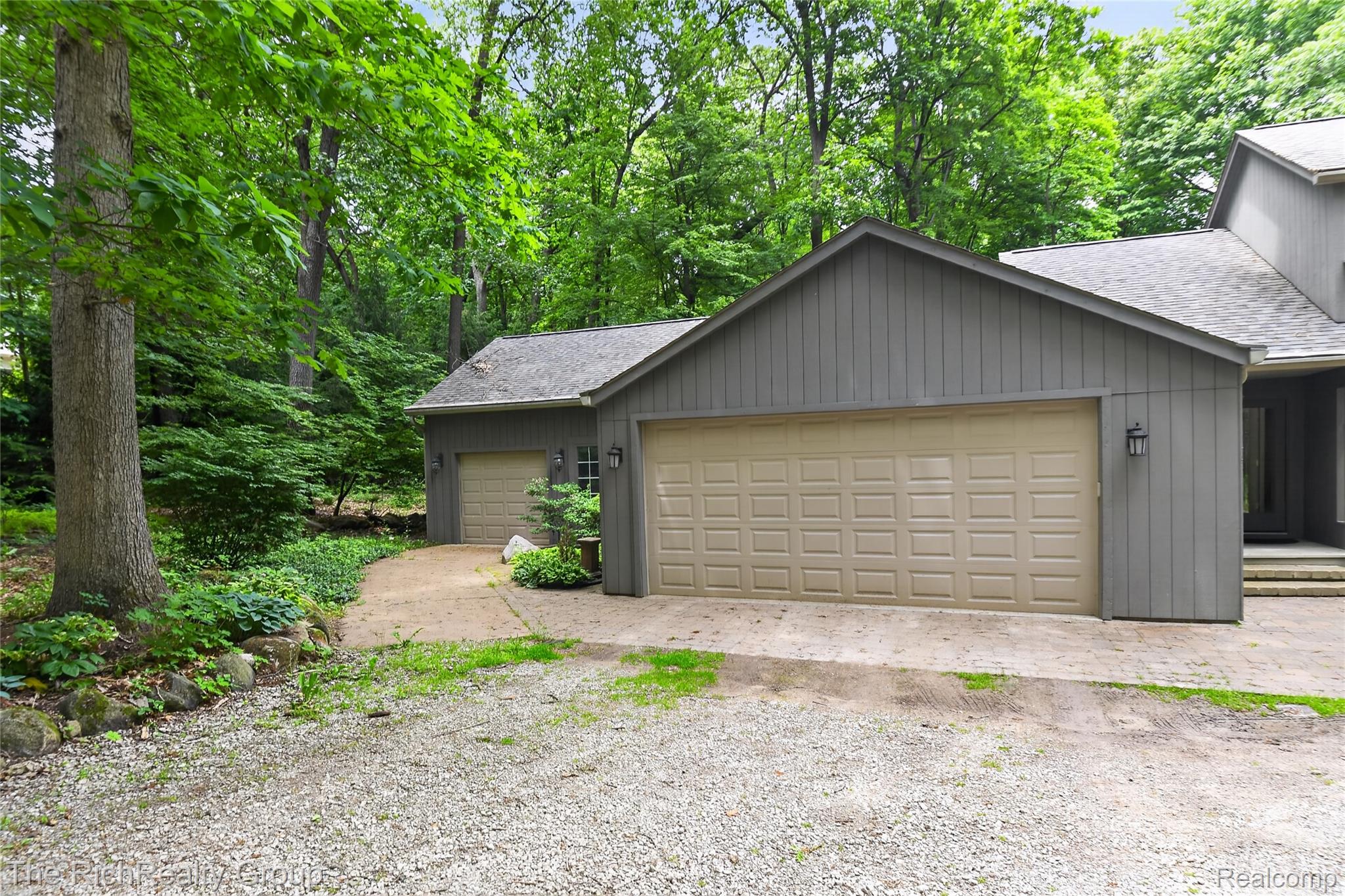 2300 Stoney Bluff