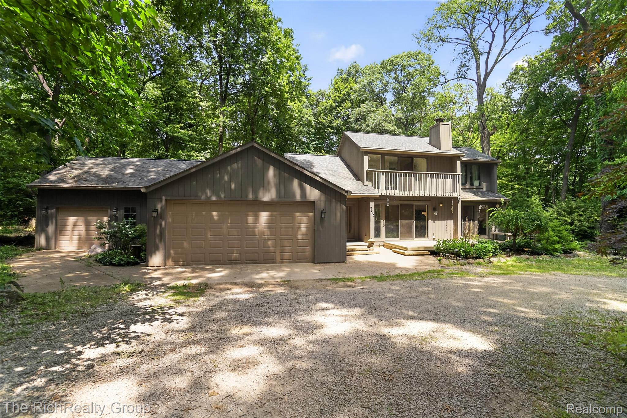 2300 Stoney Bluff