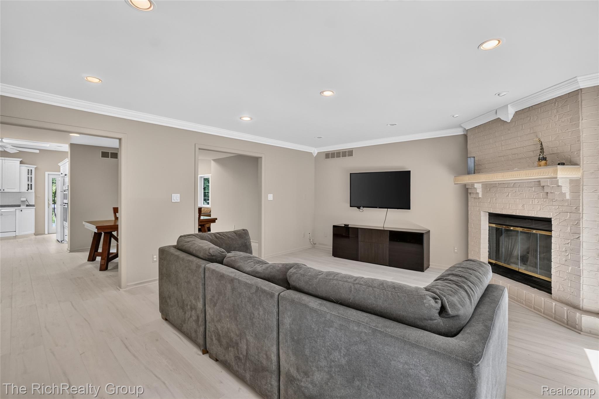2300 Stoney Bluff
