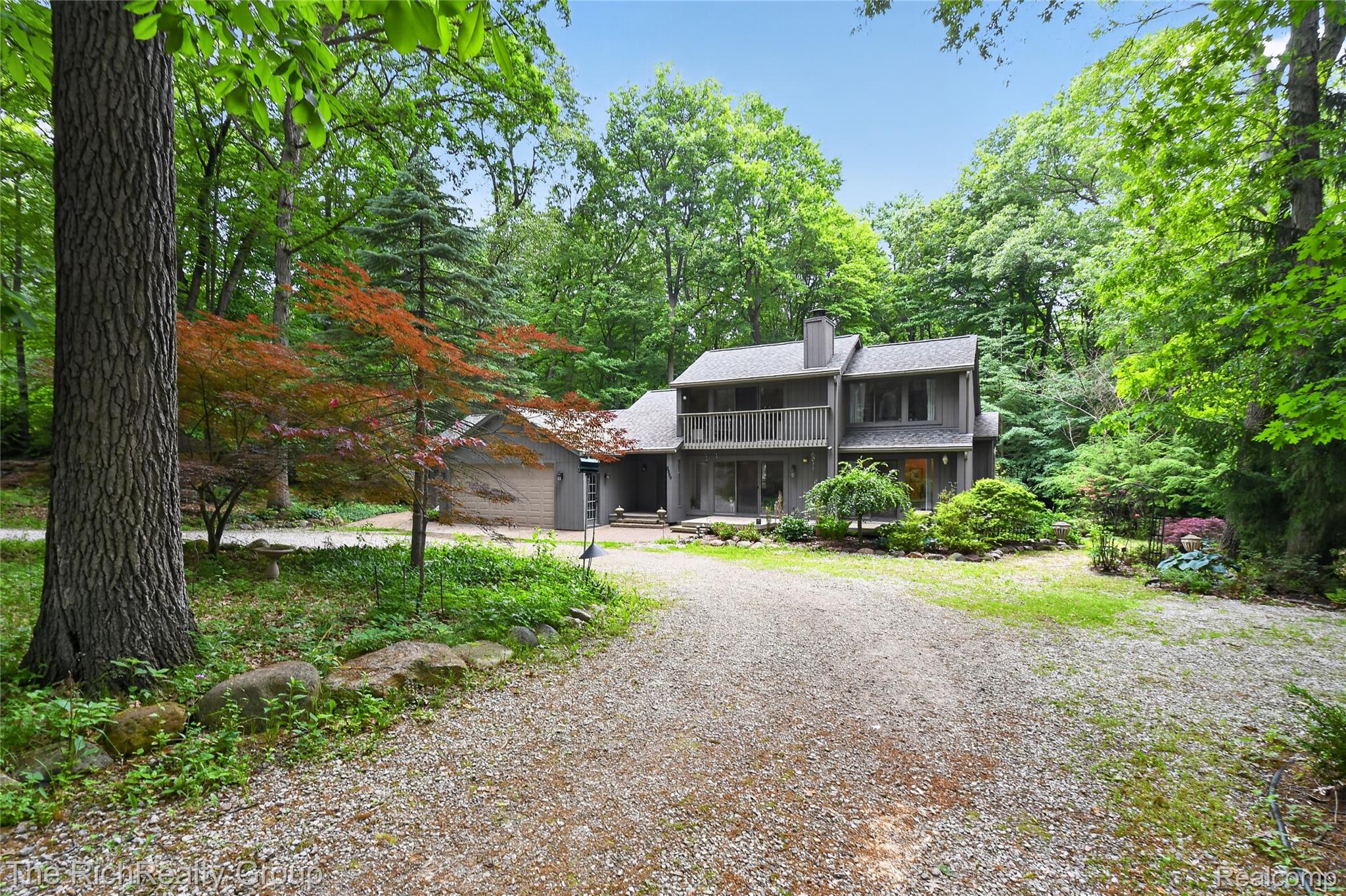 2300 Stoney Bluff