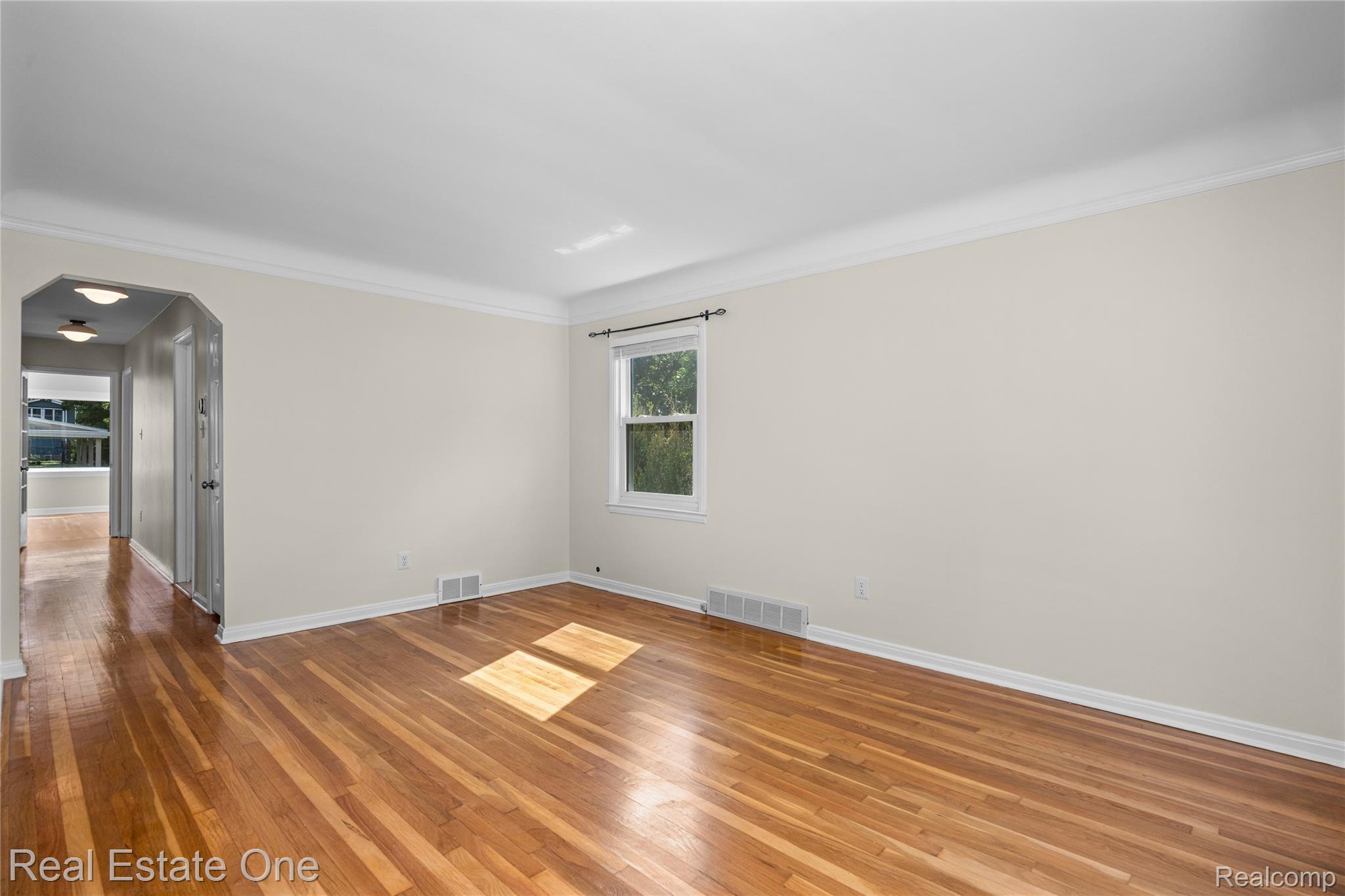 881 W Maplehurst Street