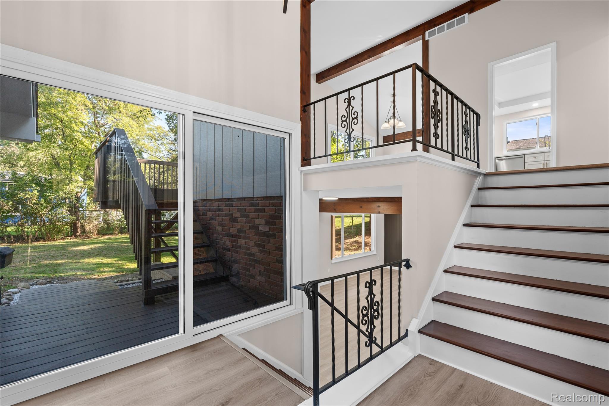1960 Glen Iris Drive