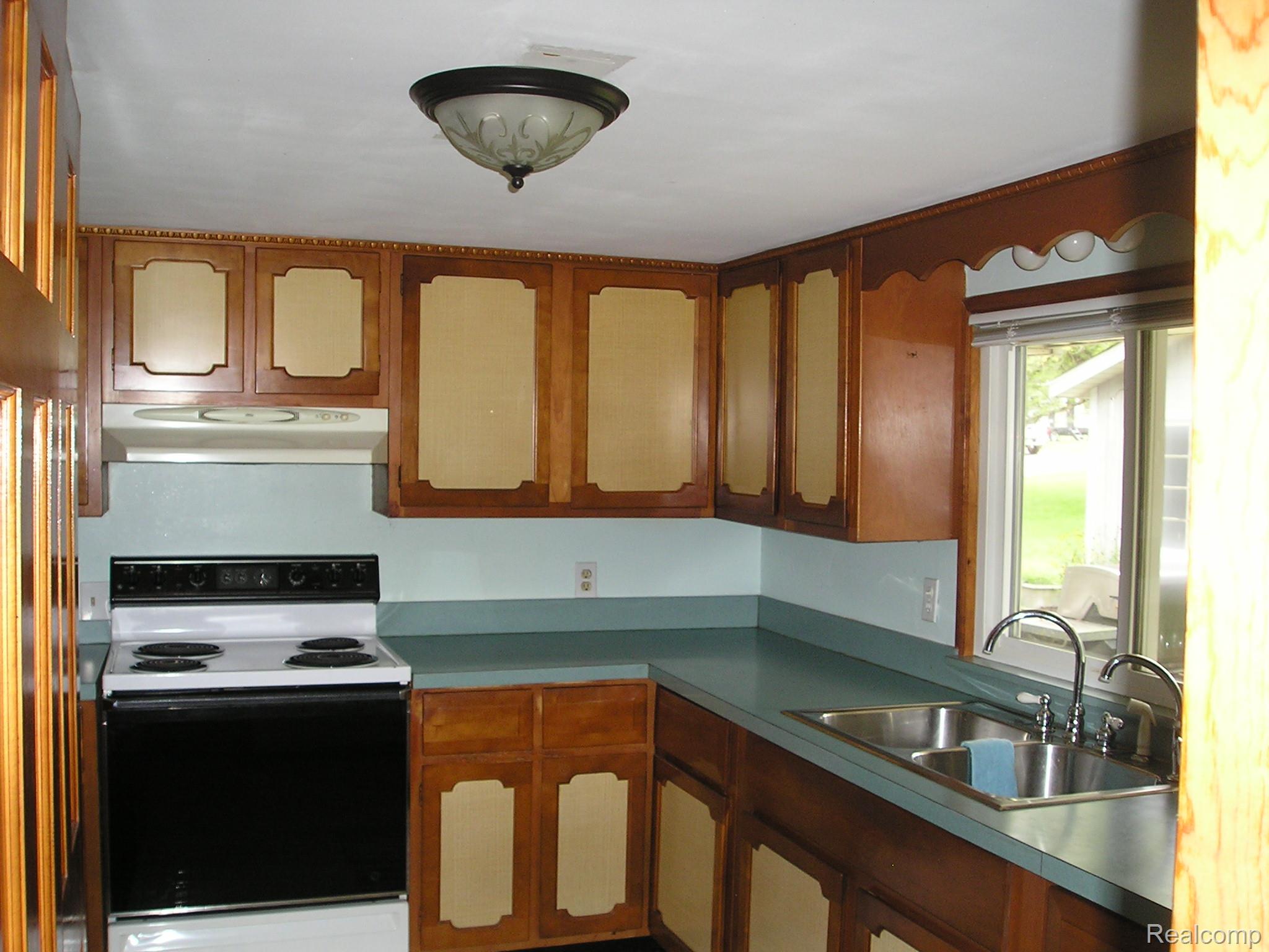 855 N Van Dyke Road N