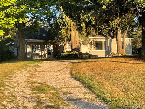 Photo for 855 N Van Dyke Road N