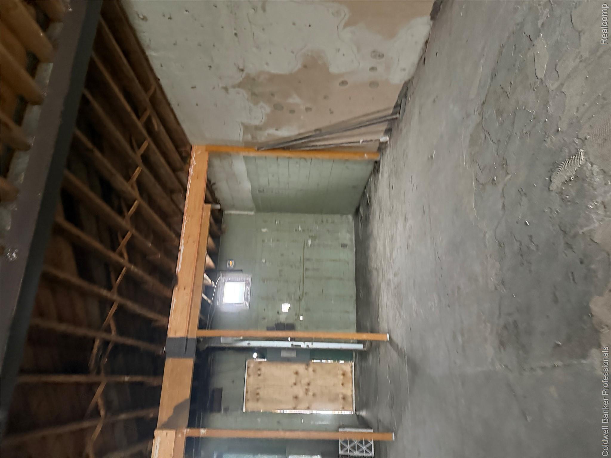 118 E Grand River Avenue